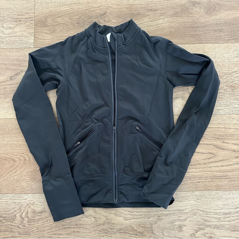 Lululemon jacket sz 6
